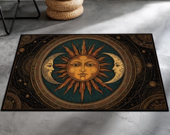 Könnte beinhalten: Rechteckiger Teppich mit einem himmlischen Design. Der Teppich zeigt ein zentrales Sonnengesicht mit Strahlen, flankiert von Monden. Die Farbpalette umfasst Gold-, Türkis- und Schwarztöne und erzeugt eine mystische und dekorative Ästhetik.