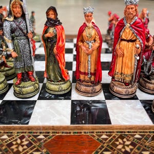 King Arthur Camelot Chess Set – Hand-Painted Medieval Resin Figures, Vintage Style Gift for Him