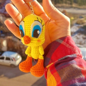 Tshirty Amigurumi Schlüsselanhänger - Handgemachter Schlüsselanhänger, Besonderes Geschenk, Niedlich und Langlebig
