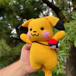 Handmade Yellow Electric Plush Toy – Cute Crochet Mouse Plushie – Soft Stuffed Animal – Fan Art Inspired Gift – Kawaii Decor