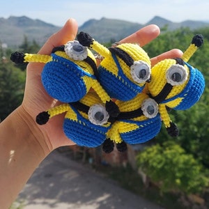 Amigurumi Minions Schlüsselanhänger - Handgemachter häkeln Plüsch, Süßes Minions Accessoire, Perfektes Geschenk für Fans