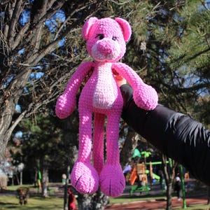 Ręcznie robiona zabawka Amigurumi Pink Panther | Organiczna pluszowa zabawka szydełkowa | Idealny prezent dla fanów kreskówek, dzieci i kolekcjonerów