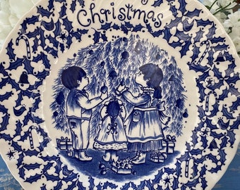 Sale 30% off - Vintage - Royal Crownford Christmas Plate - 1996 - from Staffordshire England