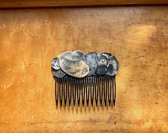 Dusk by the Sea Hair Comb - peine de pelo de concha natural para boda en la playa, cosplay de sirena sirena, ambiente de playa costera, academia oscura, brujería