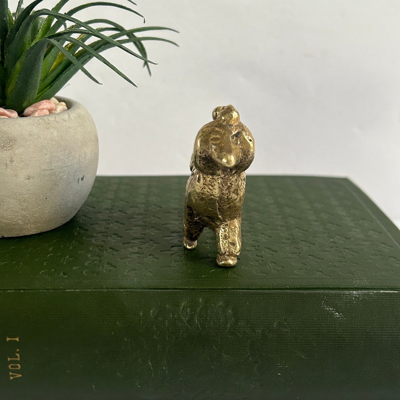 Figurine caniche miniature vintage en laiton image 9