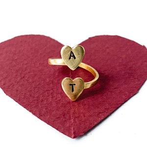 Personalized Initial Ring Gold Two Heart Initial Statement Ring afbeelding 8
