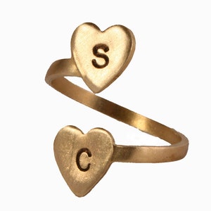 Personalized Initial Ring Gold Two Heart Initial Statement Ring afbeelding 2