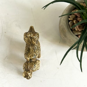 Figurine caniche miniature vintage en laiton image 10