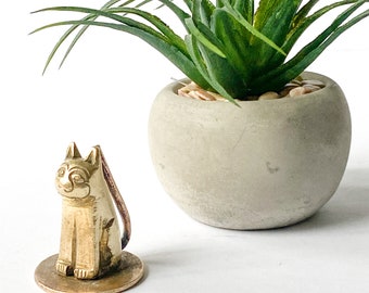 Vintage small brass cat figurine