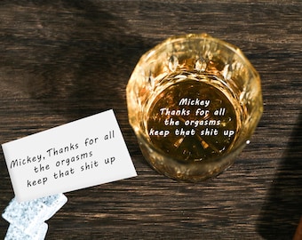 Vaso de whisky con mensaje secreto personalizado: graba tu letra en la base. Regalo personalizado ideal para él. Regalo de broma divertido.