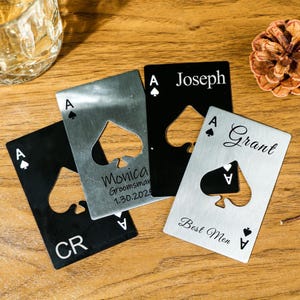 Regalo per lo sposo, apribottiglie asso di picche, apribottiglie con nome personalizzato, apribottiglie per birra inciso, proposta per lo sposo, regalo per il testimone