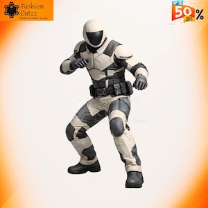 Könnte beinhalten: Ein futuristisch anmutendes Outfit in Beige-, Grau- und Schwarztönen. Das Ensemble umfasst einen Helm, eine Körperpanzerung und eine Hose, alle mit taktischem Design. Das Outfit ist mit einem Werkzeuggürtel und Handschuhen ausgestattet. Das Bild enthält auch den Text "Up to 50% Off".