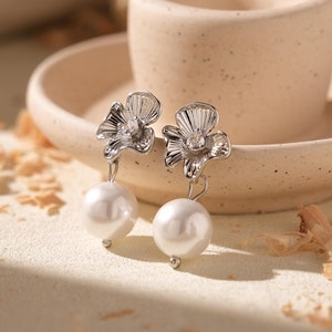 Dainty Petal Freshwater Pearl Dangle Earrings,Bridal Earrings,Floral Earrings,Pearl Wedding Earrings,Pearl Jewelry,Bridesmaid Gifts