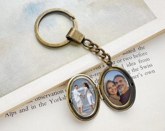 Personalized Oval Brass Locket Keychain, key chain, Keepsake Photo Frame Charm, best gift, Christmas Gift, Gift for Dad