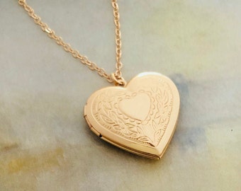 Personalized with Your Photos Golden Heart Locket Necklace, Keepsake Photo Frame Charm, Photo Necklace, I Love You best gift, L16