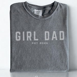 Comfort Colors® custom EST-shirt meisje vader, T-shirt girldad, cadeau vader meisjes, Vaderdagshirt, cadeau nieuwe vader, T-shirt zwangerschapsaankondiging