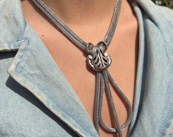 Vintage 80s Silver-Tone Mesh Link Chain Feline Pendant Lariat Necklace