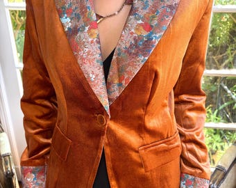 Blazer de solapa con estampado floral en terciopelo color naranja quemado