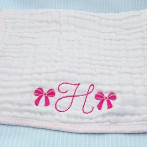 Paño eructador personalizado: moderno y práctico para tu pequeño. Paño eructador monogramado/paño eructador bordado/regalo para baby shower.