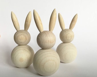 holz hase sitzend