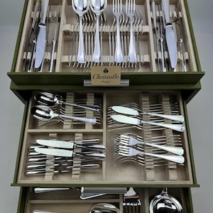 Zestaw sztućców Christofle Boréal, 126 elementów, platerowany srebrem, dla 12 osób, elegancki francuski serwis sztućców z elementami do serwowania i skrzynią