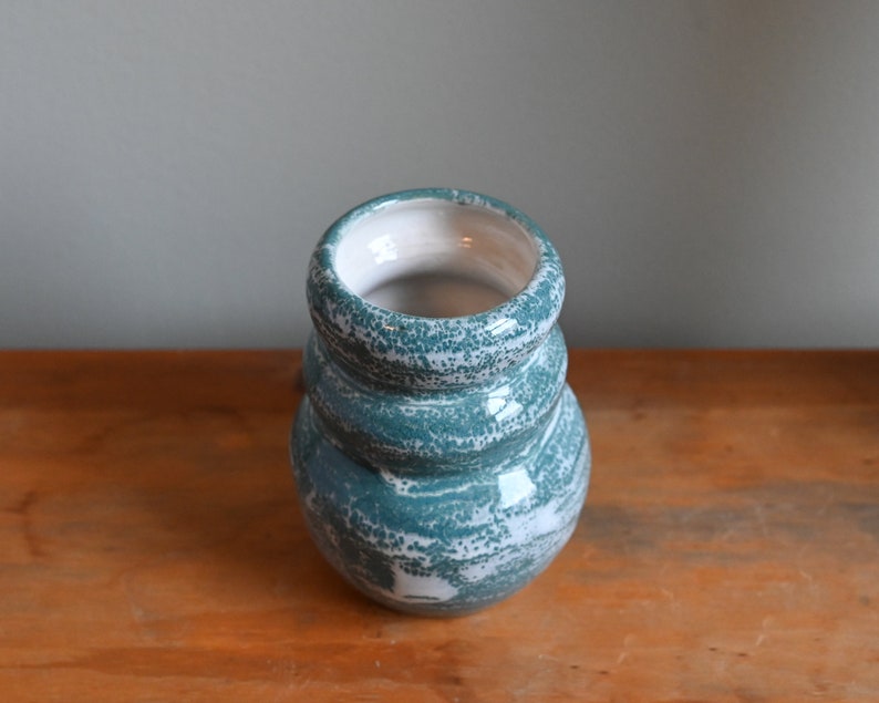 Handgemachte Keramik Vase, 4 Zoll hoch, Keramik Vase, blau und weiße Flecken, Keramik Kunst Bild 2