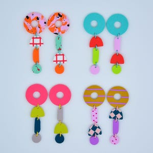 Bunte Statement Ohrringe. Leichter hypoallergener Schmuck. Mehrere Farboptionen
