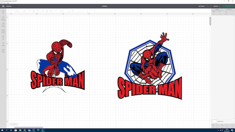 Op de afbeelding: Twee afbeeldingen van een rood en blauw Spider-Man-personage. De eerste afbeelding toont Spider-Man die aan een web slingert met de tekst "SPIDER-MAN" eronder. De tweede afbeelding toont Spider-Man in een web met de tekst "SPIDER-MAN" eronder.