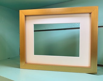 Marco de madera dorado contemporáneo con matices rosados: 11 x 14" con vidrio, respaldo y herrajes