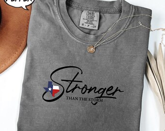 T-shirt med starkt fokus på översvämningskatastrofer i Texas, t-shirt med Comfort Colors®-motiv för översvämningsöverlevande i Hill Country, t-shirt med stöd för räddare vid Guadalupefloden