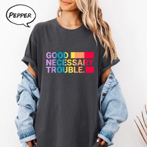 Chemise John Lewis, obtenir des ennuis, des problèmes nécessaires, des ennuis nécessaires, chemise John Lewis, chemise de protestation John Lewis, chemise égalité, t-shirt droits civiques