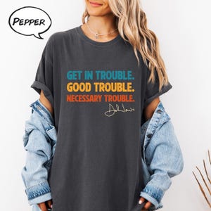 Chemise John Lewis, obtenir des ennuis, des problèmes nécessaires, des ennuis nécessaires, chemise John Lewis, chemise de protestation John Lewis, chemise égalité, t-shirt droits civiques