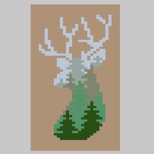 Puede incluir: Impresión artística pixelada que presenta la silueta de una cabeza de ciervo con una escena de bosque en su interior. Las astas son de color azul claro, el bosque es verde y gris, y el fondo es de color marrón claro. Tema minimalista inspirado en la naturaleza.