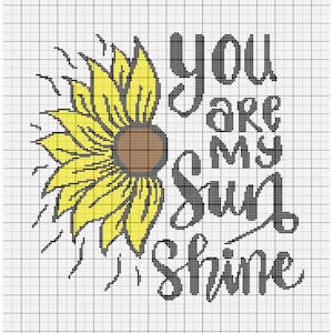 Op de afbeelding: Borduurpatroon met een gele zonnebloem met een bruin centrum en de tekst "You are my sunshine" in zwart.