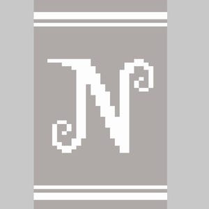 Pode incluir: Um design retangular cinza com uma grande letra "N" branca pixelizada em uma fonte decorativa. O design é emoldurado por duas faixas brancas horizontais na parte superior e inferior, em um fundo cinza sólido.