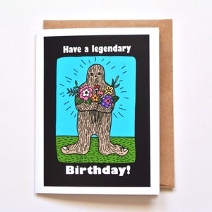 Carte d'anniversaire Bigfoot, carte d'anniversaire Sasquatch Yeti, carte de voeux étrange, carte d'anniversaire drôle, cadeau Bigfoot, bête velue, créature mystique
