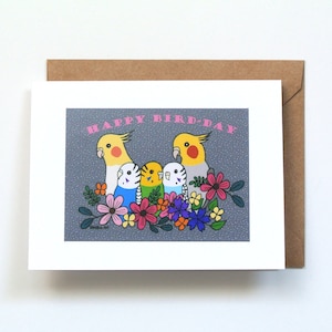 Carte d'anniversaire heureuse faite main d'oiseau, carte d'anniversaire mignonne de perruche et de calopsitte, carte de voeux d'amant d'oiseau avec des fleurs, carte d'anniversaire illustrée d'oiseau