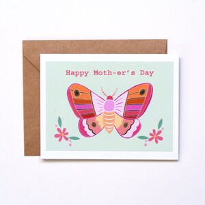 Carte originale de fête des mères, jolie carte florale de papillon de nuit rose pour maman, carte mignonne de jeu de mots de papillon de nuit, carte unique de fête des mères heureuse, cadeau pour maman ou grand-mère