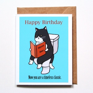 Carte d'anniversaire drôle de chat, humour de toilette classique intemporel, carte de jeu de mots littéraire pour lui ou elle, Odyssée de lecture de chat de smoking par Homer, famille d'amis