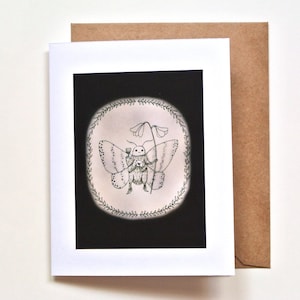Carte de papillon de nuit, cadeau d'Halloween pour un ami, papillon de nuit mignon de caniche, carte d'Halloween de sorcière de la forêt, carte de voeux vierge gothique lunatique, cadeau d'anniversaire gothique