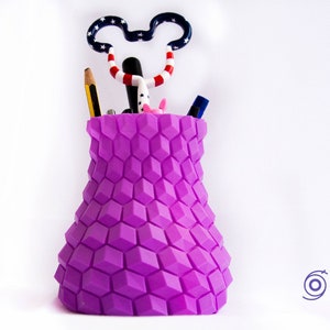 Pen/Vase/Flower