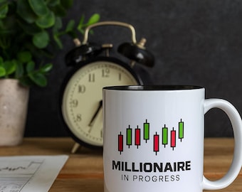 Kubek do kawy dla tradera giełdowego – Milioner w trakcie rozwoju, handel, day trader, giełda papierów wartościowych, broker, hossa, waluta cyfrowa, kryptowaluta