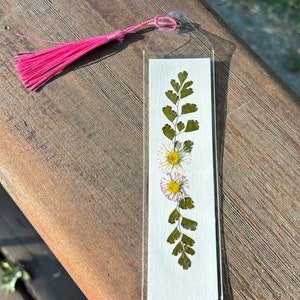 Lesezeichen, Lesezeichen Blumen, Blumen Lesezeichen, Lesezeichen mit Quaste, Geschenk für Sie, Bücher, handgemacht, geblümt, Gänseblümchen, Farn, Blumen, Geschenk, floral