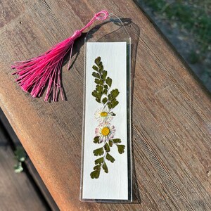 Lesezeichen, handgemachtes Lesezeichen, getrocknete Blumen Lesezeichen, Lesezeichen mit Quaste, Geschenk für Sie, Bücher, handgemacht, floral, Garten, Urlaub