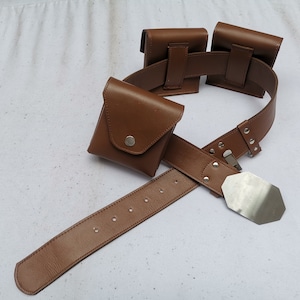 New ROTJ Luke Skywalker Jedi Belt, saber clip, and pouch and 3 pouches (Brown / Black)