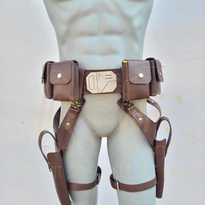 Cintura in pelle fatta a mano con fondine e astucci per cosplay mandaloriani immagine 1