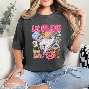 Camicia per insegnanti di 1a elementare Comfort Colors, Camicia per insegnanti carina, Camicia per insegnanti elementari, Camicie per insegnanti retrò, Camicia per insegnanti di squadra, Prima elementare