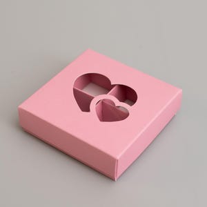 1000 pezzi di scatole di cartone vuote per cioccolatini, scatole di imballaggio con sezioni per 4 dolci, scatole con cuori sul coperchio, scatole personalizzate all'ingrosso