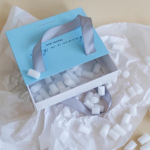 Boîtes-cadeaux 1000 pièces avec poignées en ruban de satin, boîtes en papier imprimées avec logo personnalisé, boîtes d'emballage personnalisées pour la marque d'entreprise