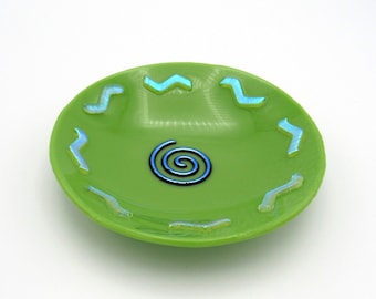 Ciotola in vetro verde lime con design a spirale, piatto in vetro fuso, piatto ad anello, piatto portaoggetti, regali fatti a mano, decorazioni per la casa, regalo aziendale Dawnofcreation